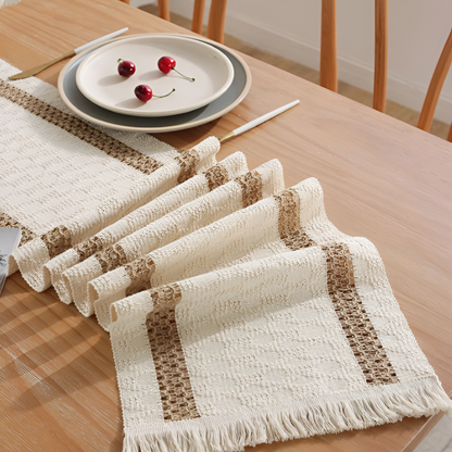 Boho blauwe tafelloper met zoomsteek – Zachte draden die rust en karakter uitstralen. 