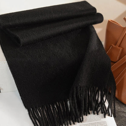 100% Wool Winter Scarf – Quiet warmth, timeless comfort in every thread