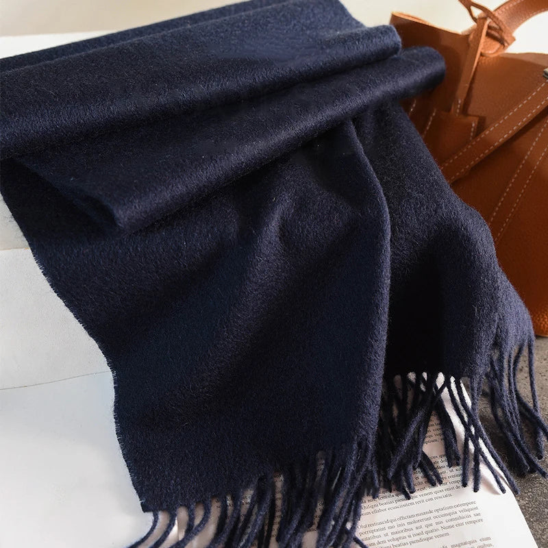 100% Wool Winter Scarf – Quiet warmth, timeless comfort in every thread