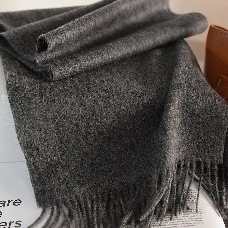 100% Wool Winter Scarf – Quiet warmth, timeless comfort in every thread